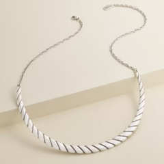 Half Twist Necklace