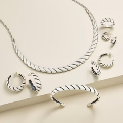 Half Twist Necklace