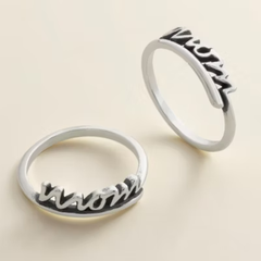 "Mom" Script Ring